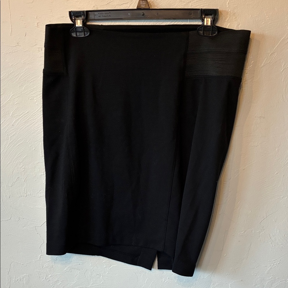 Motherhood Maternity black knit skirt size medium